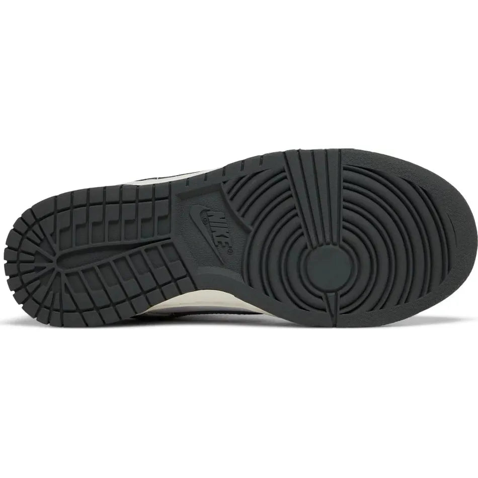 Nike Dunk Low - Light Smoke Grey (W)