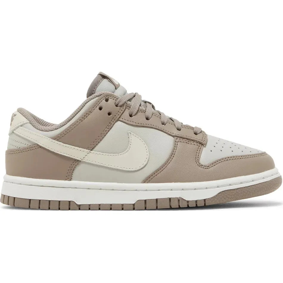 
                      
                        Nike Dunk Low - Bone Beige (W)
                      
                    