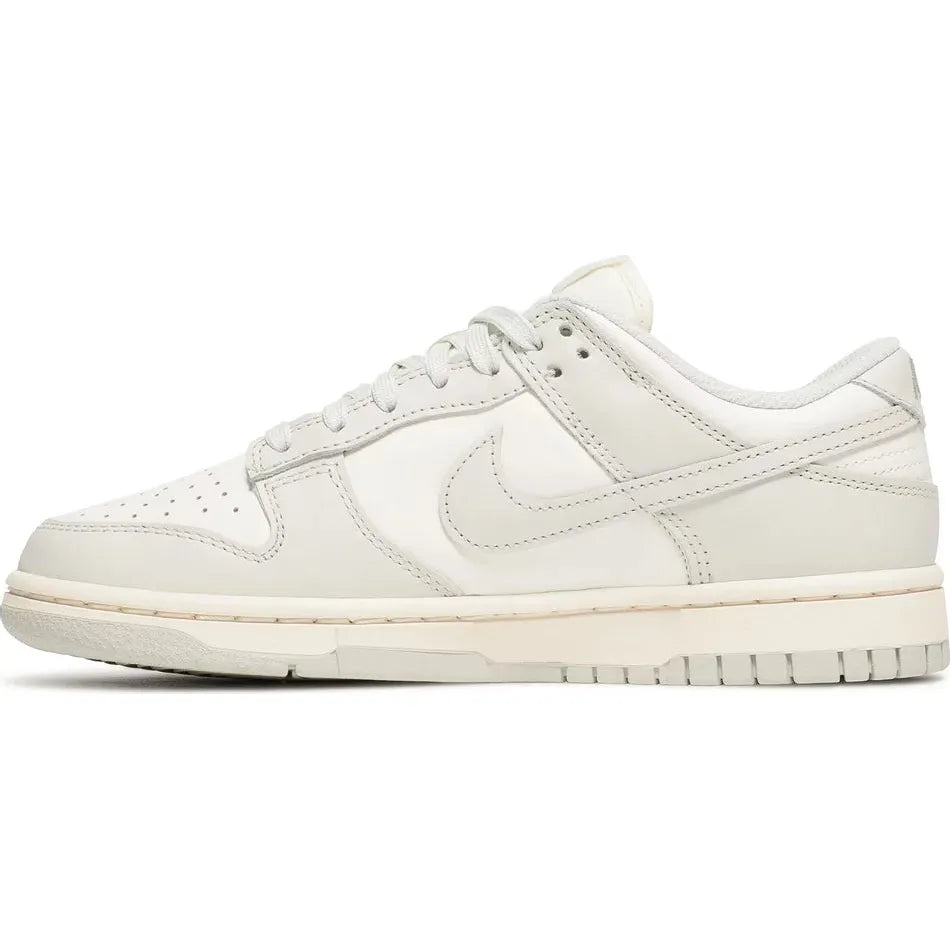 
                      
                        Nike Dunk Low - Sail Light Bone (W)
                      
                    