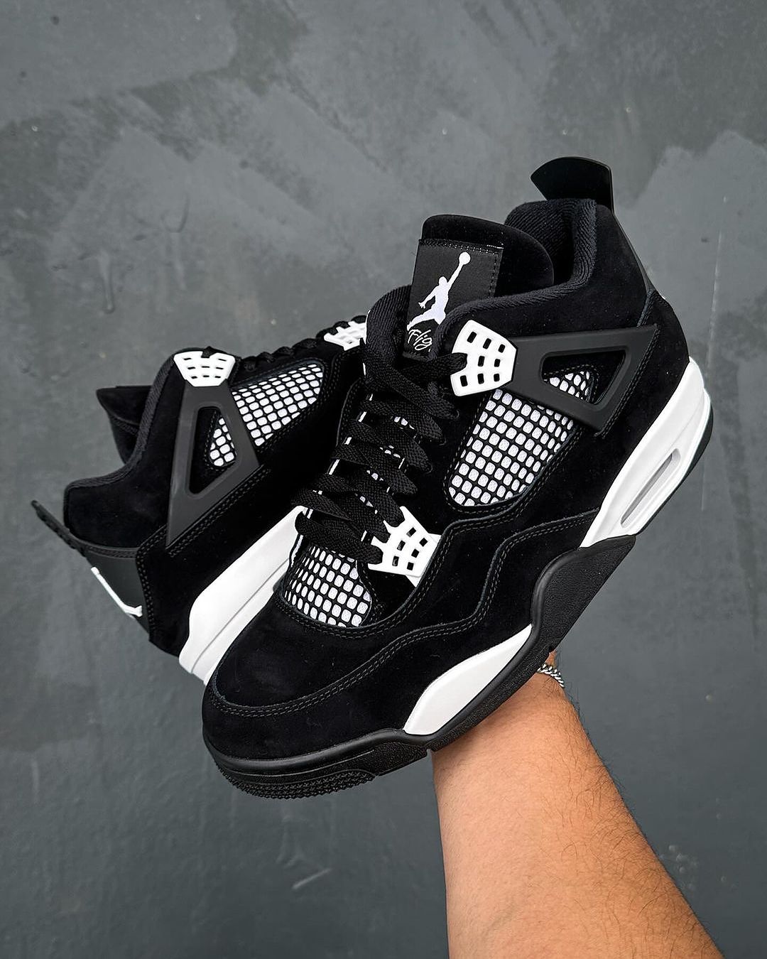 AIR JORDAN 4